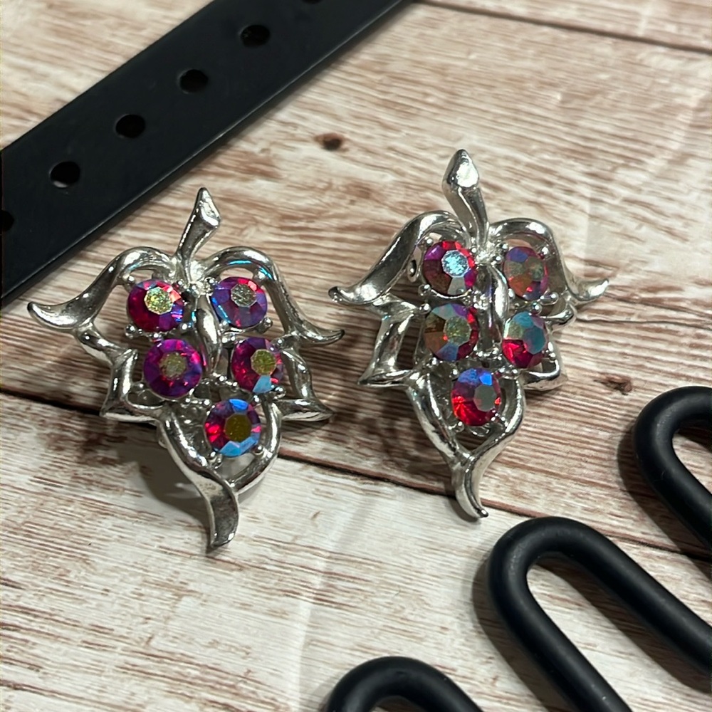 Vintage Sarah Coventry Grape Clip On Earrings Iradescent